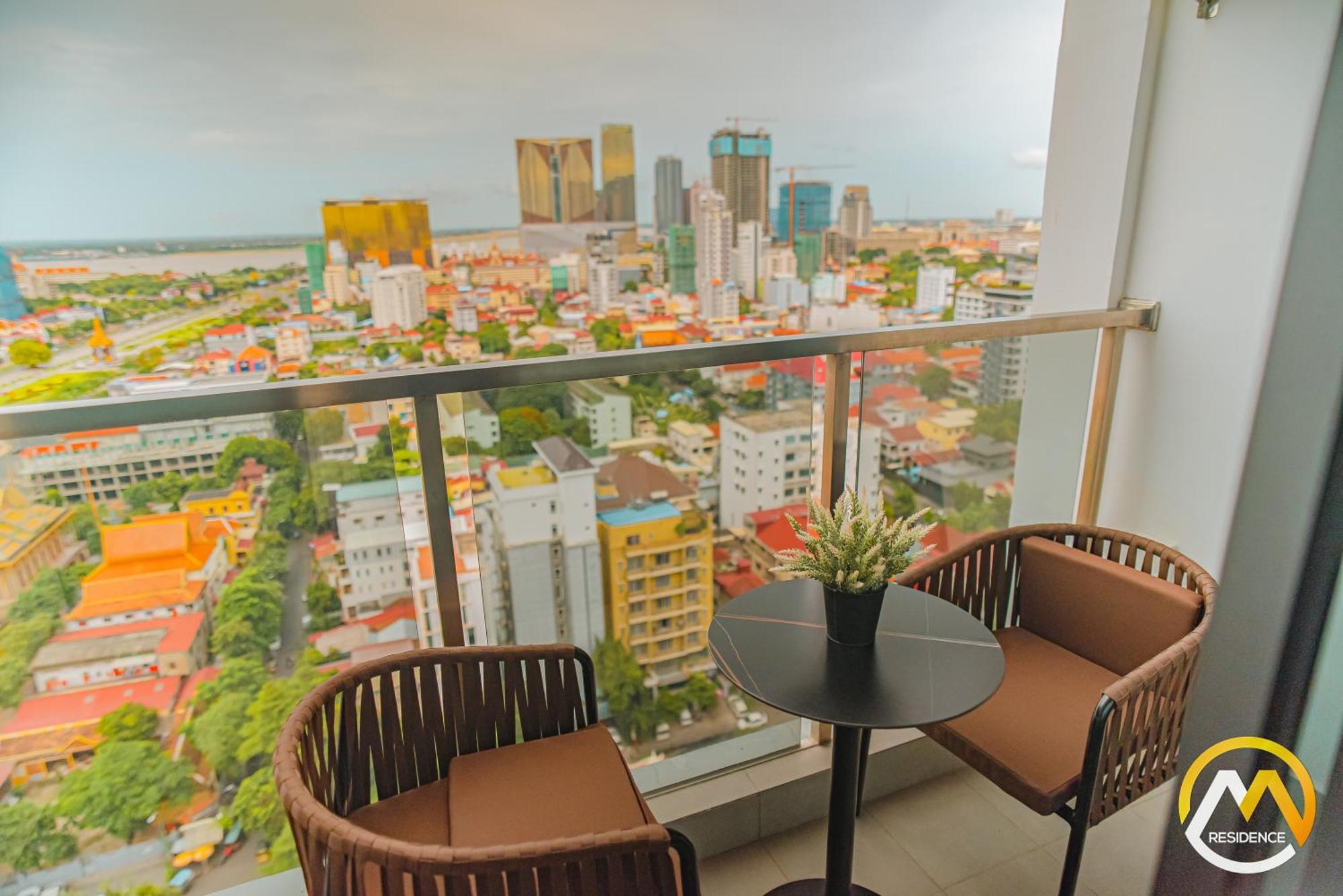 Infinity Pool Hotel Phnom Penh Down To 24 Usd In M Residence Zewnętrze zdjęcie